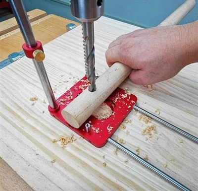 Cov cuab yeej Woodworking: Qhov zoo thiab kev siv ntawm Vertical Auto-line Dr...